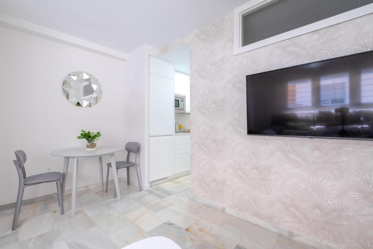La Malagueta Beach - New Release Malaga Exterior photo
